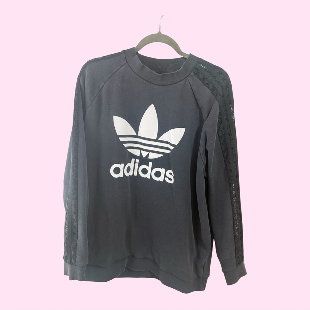 Adidas Sweatshirt with lace arms and white Logo size XL